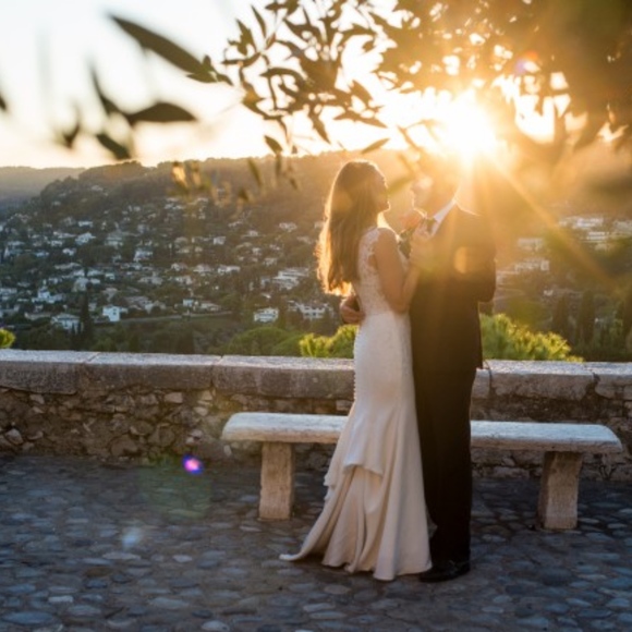 BLISS MONIQUE LHUILLIER Lace Plunge Neck Trumpet - Picture 3 of 6